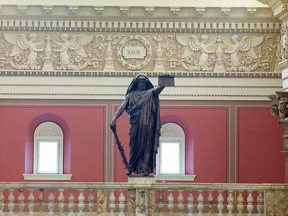 Estatua de Solón en la Biblioteca de Washington